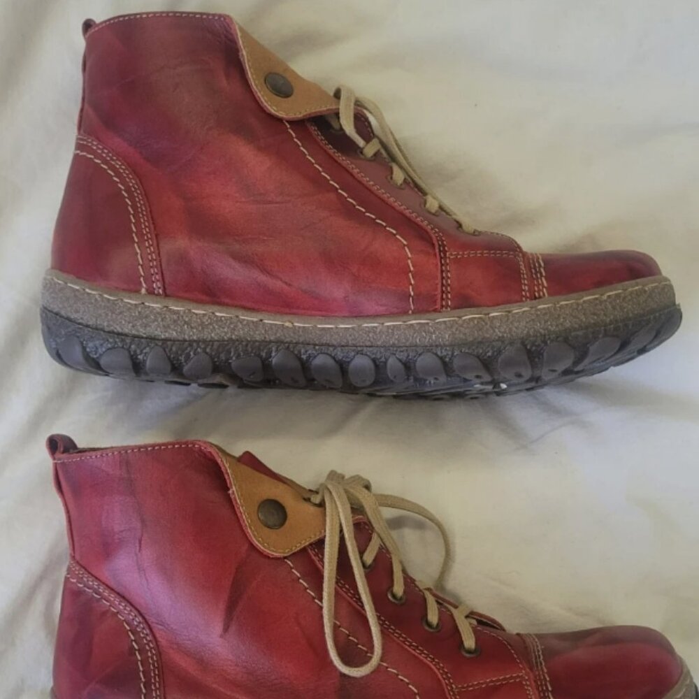 V Italia Womans Burnished Red leather Lace Up Ankle Walking Boots 9.5 Size 41